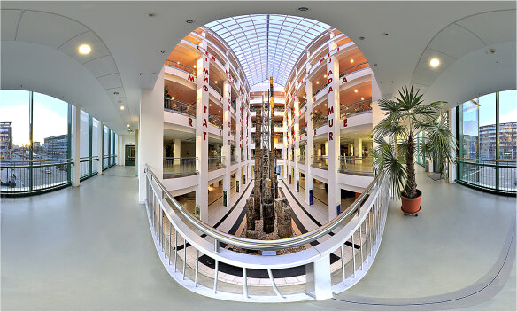 360° Blick in das Atrium mit dem versteinerten Wald Chemnitz